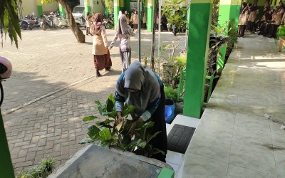 MTs NURUL HIDAYAH LAKSANAKAN SABBERSEH, SABTU BERSIH UNTUK CIPTAKAN LINGKUNGAN SEKOLAH YANG SEHAT DAN NYAMAN