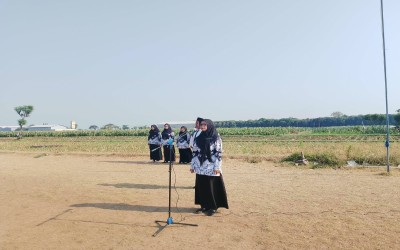 MTs NURUL HIDAYAH BERSAMA SMAS NURUL HIDAYAH LAKSANAKAN UPACARA BENDERA PERINGATI HUT KE-81 PROVINSI JAWA TIMUR